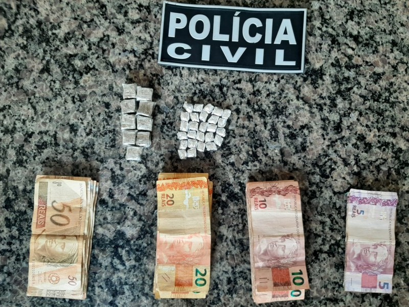 Polícia Civil cumpre mandado de busca e prende mulher com drogas em imóvel