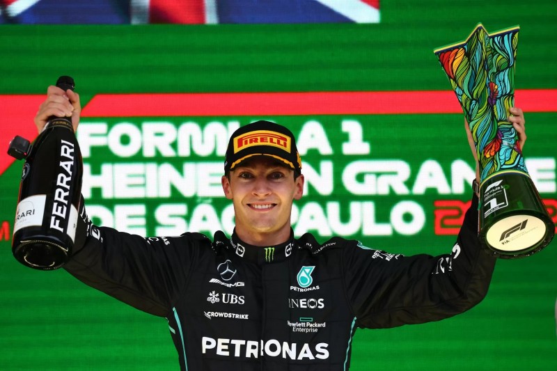 George Russell conquista primeira vitória em corrida com muitos acidentes