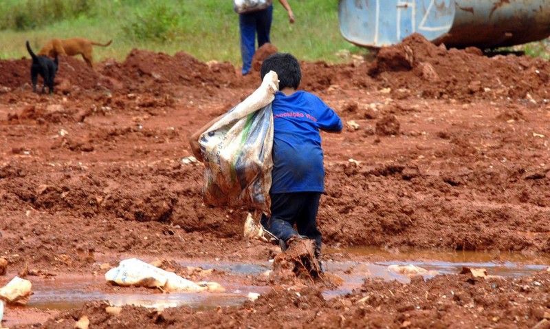 Mortes em 2021 crescem 16,9% no Brasil com covid-19