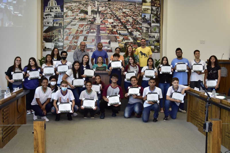 Estudantes são ‘vereadores por um dia’ pelo Parlamento Jovem