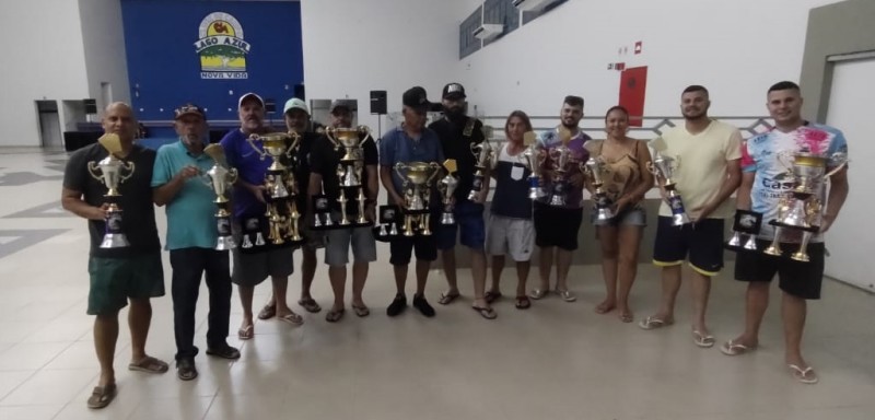 Clube de Campo Lago Azul premia os melhores do ano no truco