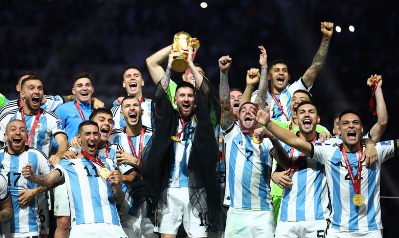 Argentina conquista o tricampeonato mundial e consagra Lionel Messi