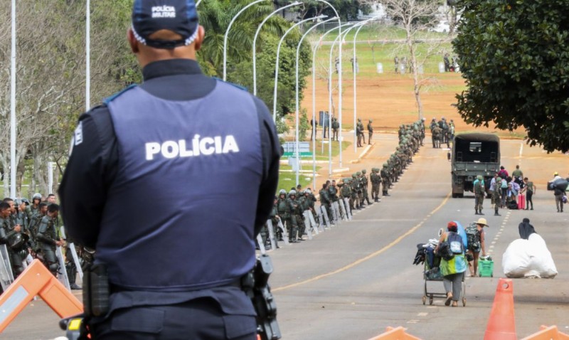 Presos no QG do Exército chegam a 1,2 mil; 204 foram detidos domingo