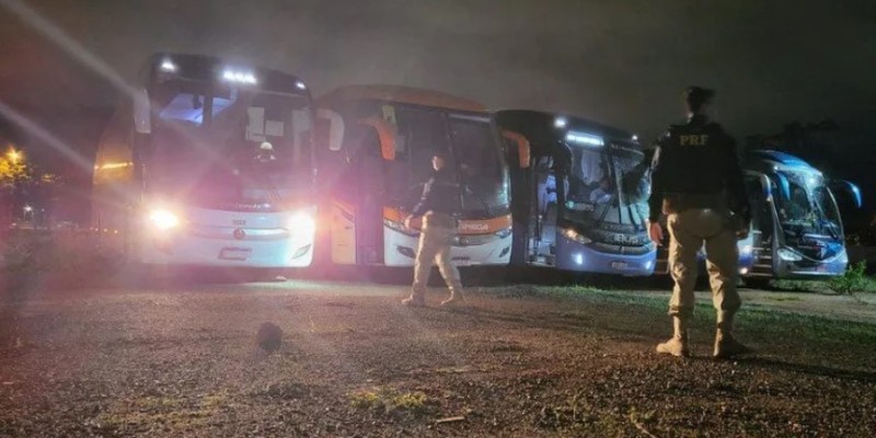 PRF apreende 55 ônibus envolvidos em atos golpistas