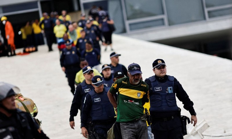 PF libera idosos e mães com crianças detidos em atos golpistas