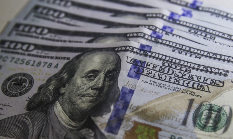 Dólar cai para R$ 5,18 e atinge menor valor em quase três semanas