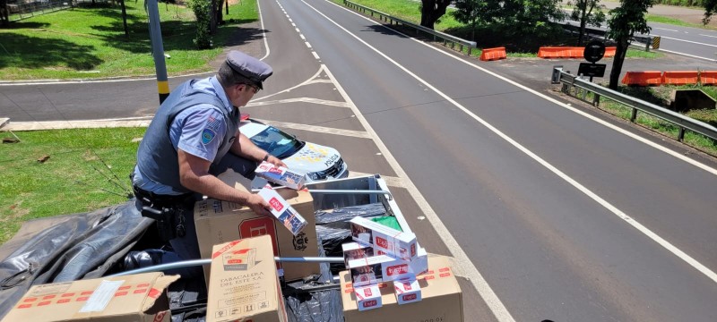 Polícia Rodoviária apreende 400 mil maços de cigarros contrabandeados em caminhão