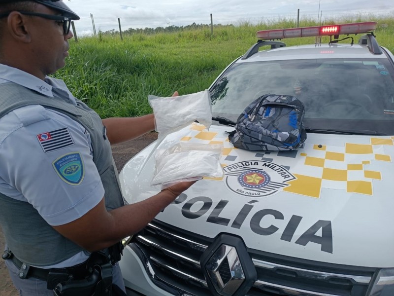 TOR prende em flagrante rapaz com pacotes de cocaína em ônibus