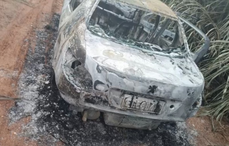 Veículo roubado em Promissão é encontrado incendiado em estrada rural de Glicério