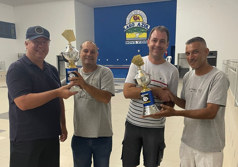 Lago Azul premia duplas vencedoras de torneio