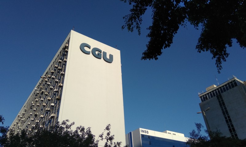 CGU decide retirar sigilo de cartão de vacina de Jair Bolsonaro