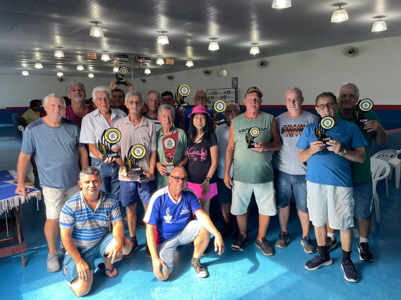 Clube de Campo Lago Azul premia vencedores do Torneio de Bocha