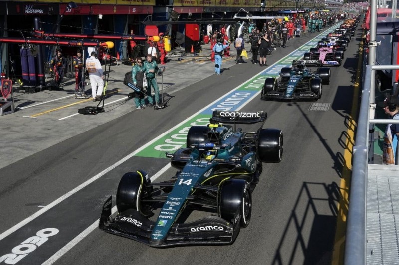 Após corrida caótica com oito abandonos, Verstappen vence GP da Austrália de Fórmula 1