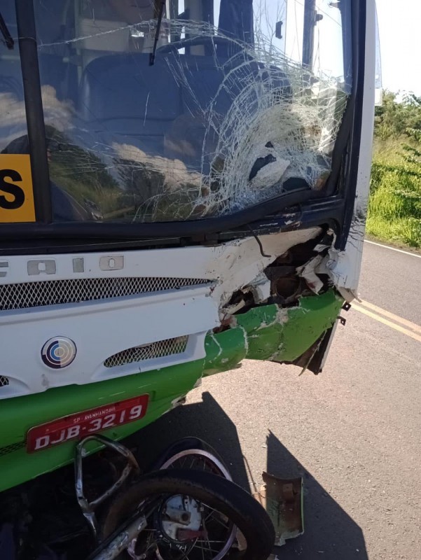 Homem morre em acidente entre moto e ônibus na vicinal Gentil Moreira