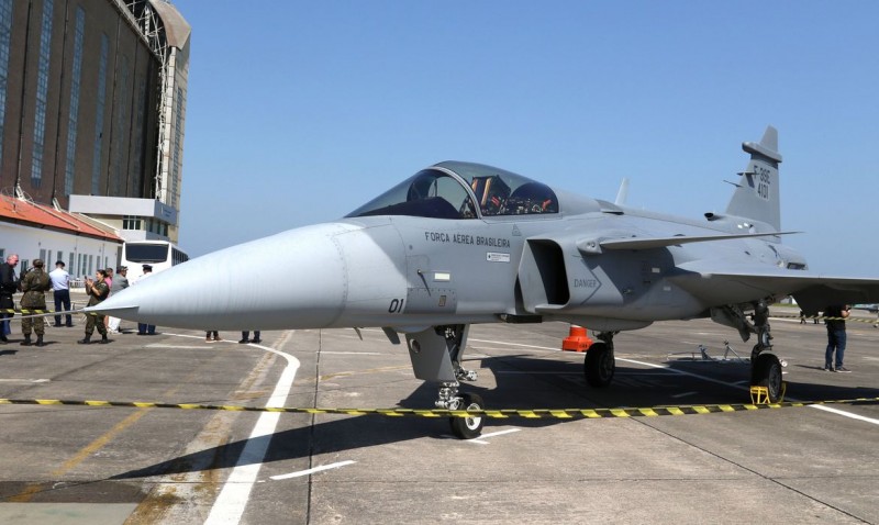 Lula participa de inauguração de linha de produção de caças Gripen