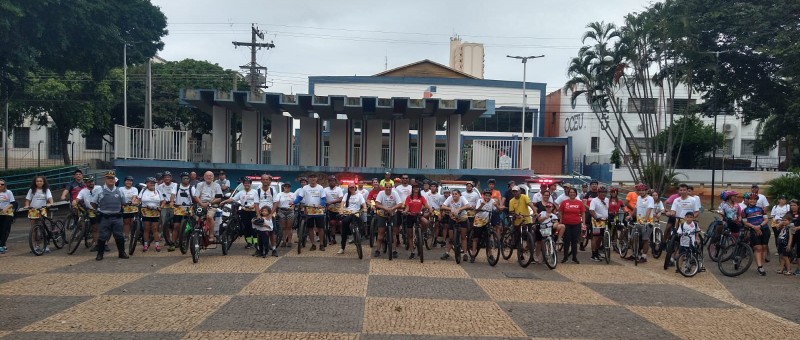 Centenas participam da 1ª Volta Ciclística em alusão ao Maio Amarelo