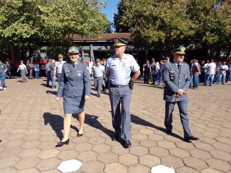 Cerimônia marca posse da coronel Adriana Belluzzo, 1ª mulher a comandar a PM da região de Araçatuba