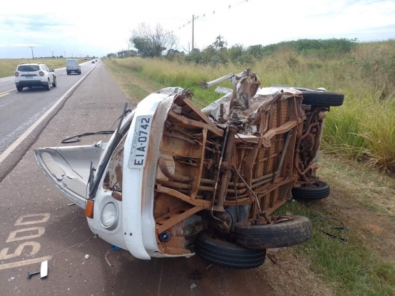 Condutor de Kombi morre e 3 pessoas ficam feridas em colisão na Elyeser