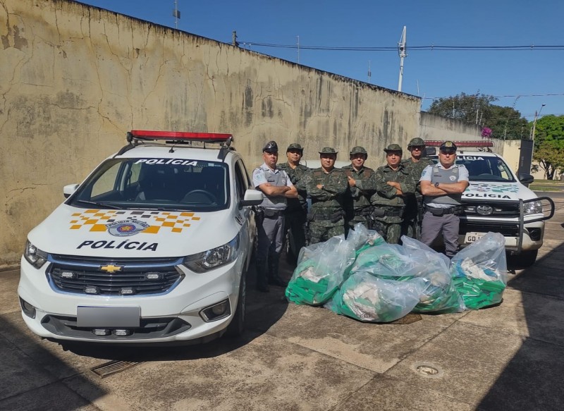 Polícias Rodoviária e Ambiental apreendem grande quantidade de maconha em veículo