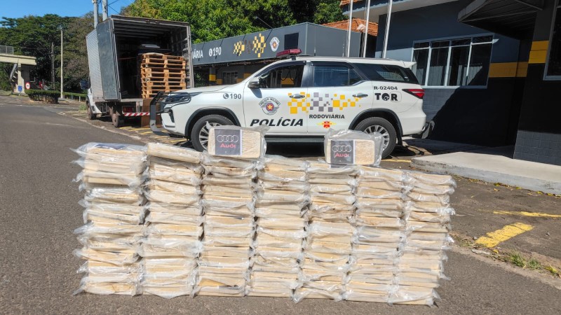 TOR prende motorista carregando pasta base de cocaína em furgão na Rondon