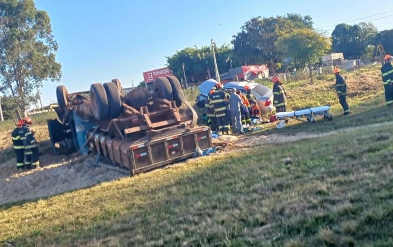 Acidente entre três veículos deixa dois mortos em rodovia do interior de São Paulo