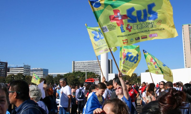 Ato em Brasília faz defesa do SUS, da vida e da democracia