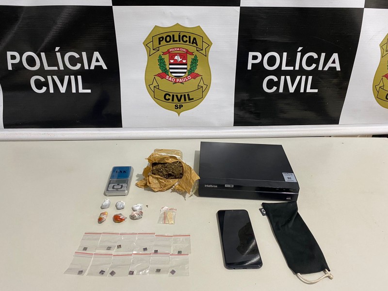 Polícia Civil prende jovem acusada de tráfico pelo Jardim Ipê