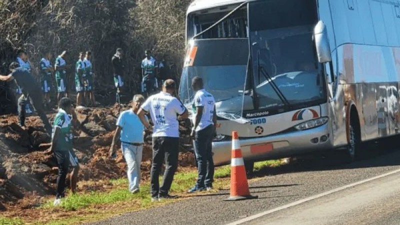 Delegação da Francana sofre acidente de ônibus a caminho de Penápolis