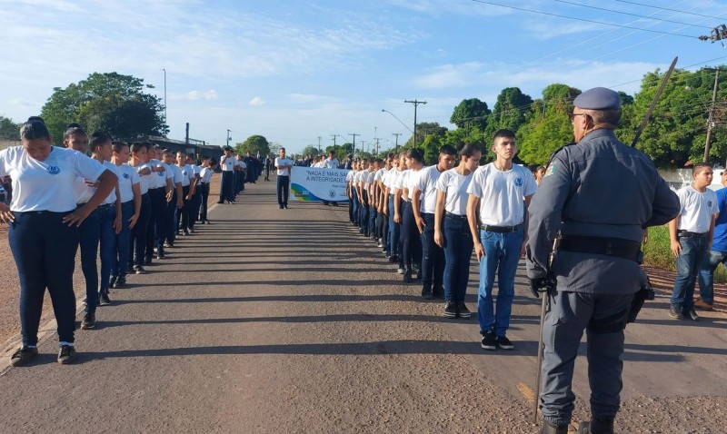 Publicado decreto que revoga Programa de Escolas Cívico-Militares