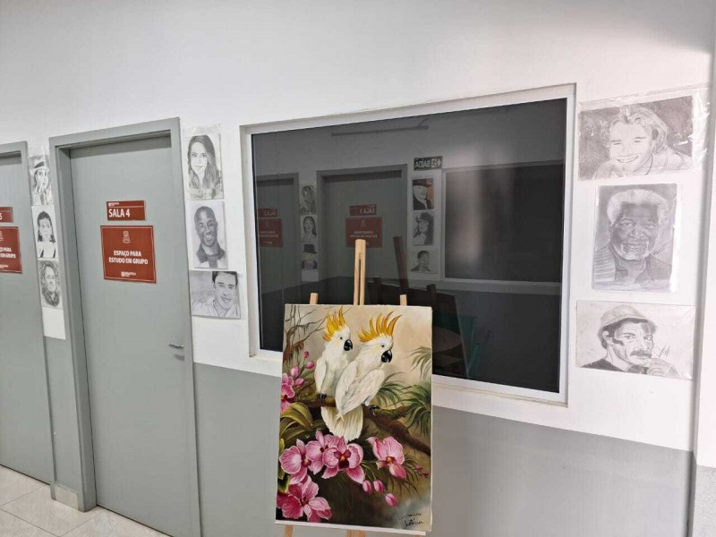 Biblioteca da Funepe promove exposição de retratos e caricaturas