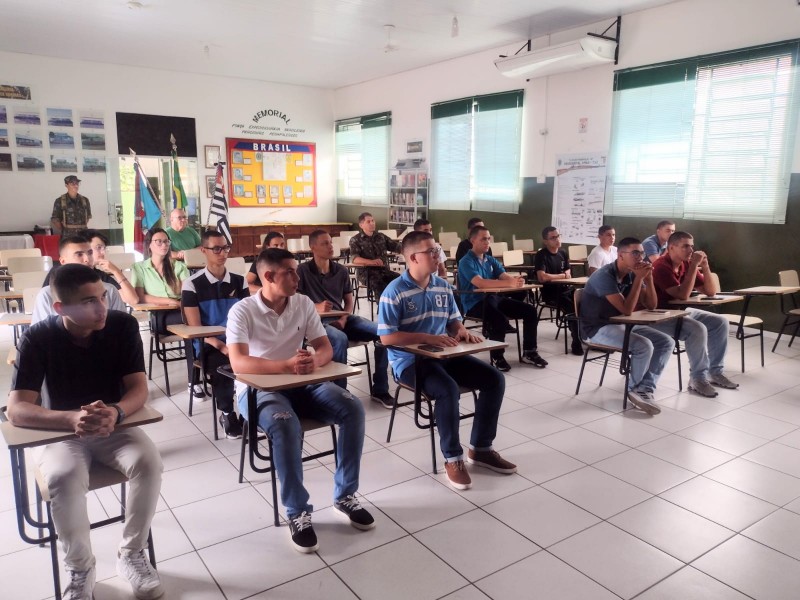 Jovens iniciam curso de preparação para o mercado de trabalho