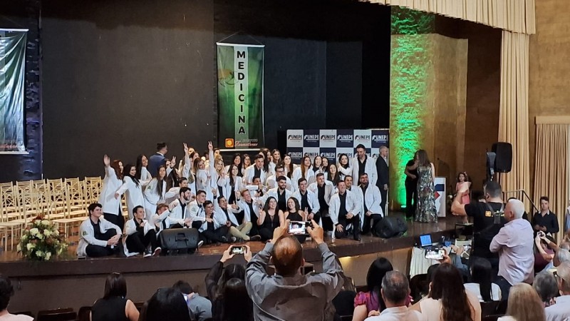 Turma 6 de Medicina da Funepe celebra ‘Cerimônia do Jaleco’