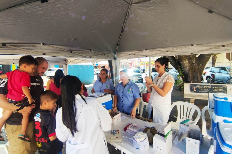 Plantão de vacinação aplica mais de 160 doses