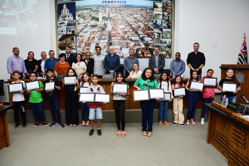 Câmara e Educação destacam alunos no 9º Concurso de Redação Jovem do Futuro