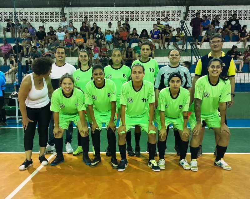 Futsal feminino estreia com vitória de 15 a 1 em Campeonato Regional