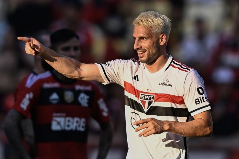 Com gol de Calleri, São Paulo vence Flamengo no Maracanã e sai em vantagem na final da Copa do Brasil