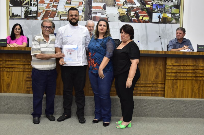 Henrique Pironccelli recebe título de “Merendeiro Escolar do Ano”