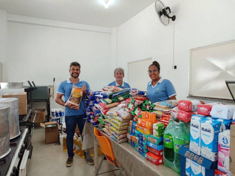 Funepe faz entrega das doações arrecadadas em gincana solidária