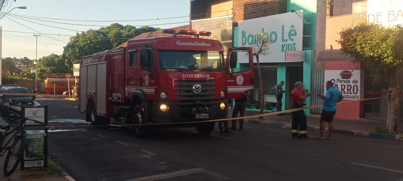 Incêndio destrói parte de loja de artigos infantis no centro de Penápolis