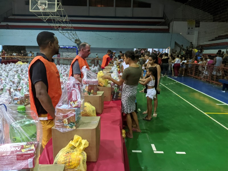 Natal Solidário do Fundo Social distribui mais de 700 cestas básicas