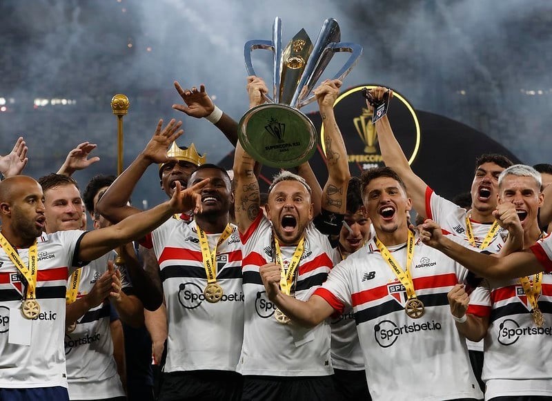 São Paulo bate Palmeiras e vence a Supercopa do Brasil pela 1ª vez