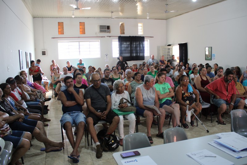 Prefeitura e CDHU entregam contrato de residência para 70 famílias
