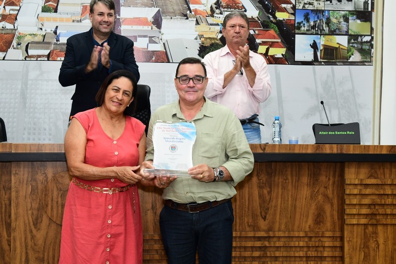 Câmara destaca Rogério da Cunha como auxiliar de serviços gerais