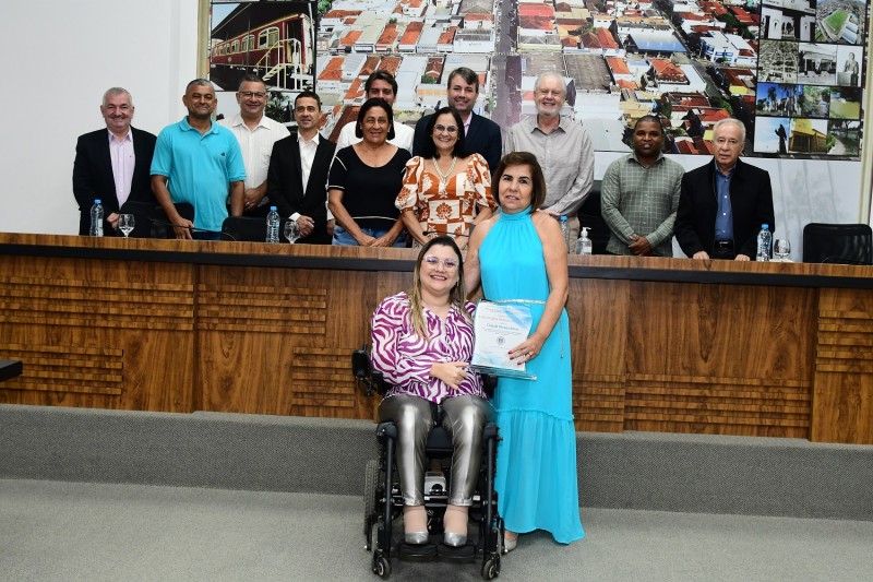 Jornalista Tânia Pinheiro recebe título de Cidadã Penapolense