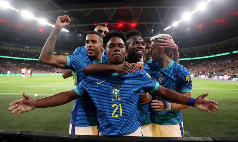 Brasil vence Inglaterra por 1 x 0 na estreia de Dorival Júnior