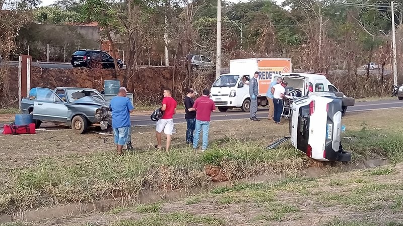 Acidente na vicinal Armando Egreja deixa três pessoas feridas