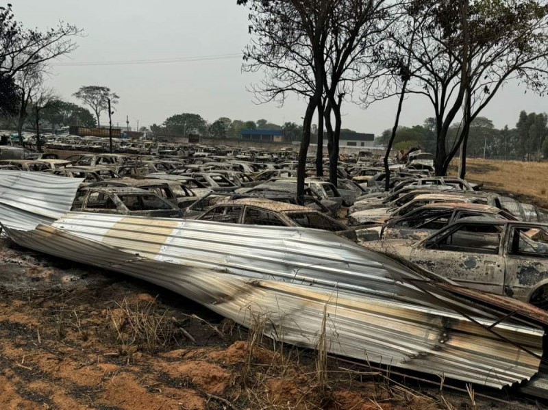 Fogo destruiu cerca de 500 veículos em pátio de guincho