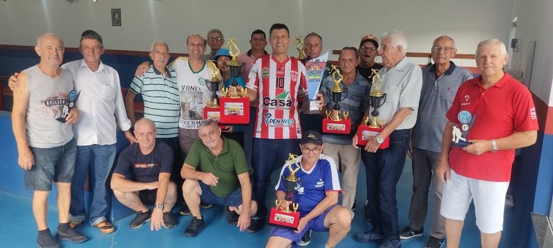 Torneio de Bocha reúne 25 associados