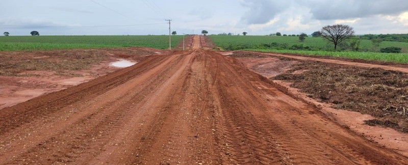 Prefeitura executa manutenção em estrada do Moinho de Vento