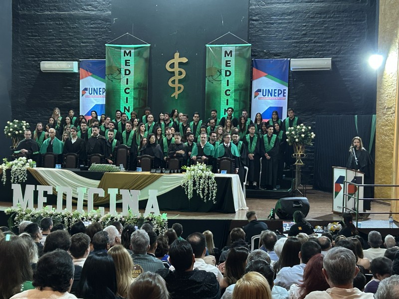 Medicina - Turma II da FUNEPE realiza colação de grau em noite de celebração